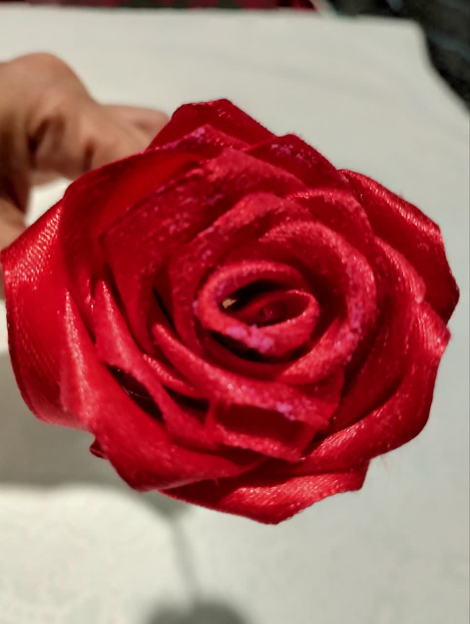 دسته گل رز روبانی رنگبندی و تعدادشاخه متنوع شایندار و بدون شاین